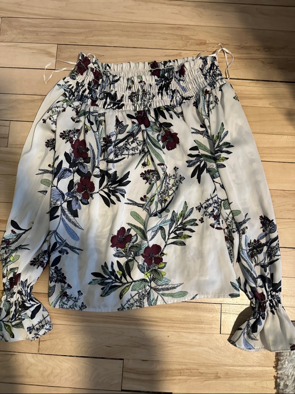 Guess White Floral Off-Shoulder Blouse with Burgundy & Green Print - Picture 2 of 6